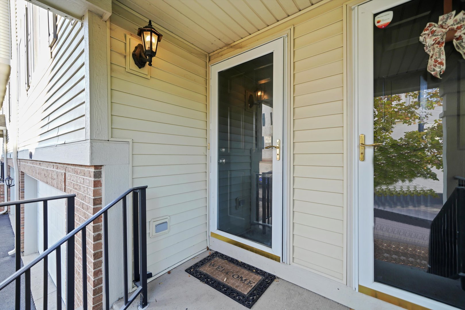 409 Evergreen Circle, Unit 4 Gilberts, IL 60136 - Photo 29 of 42 a view of a door and wooden floor