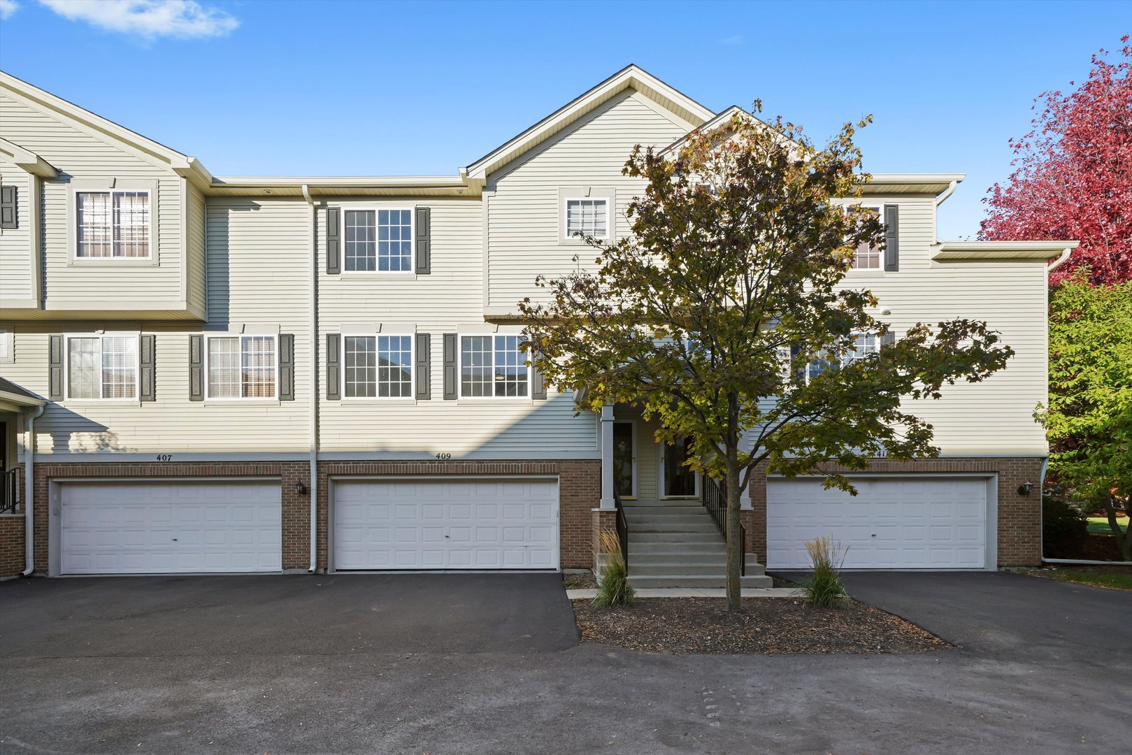 409 Evergreen Circle, Unit 4 Gilberts, IL 60136 - Photo 33 of 42 front view of a house with a street