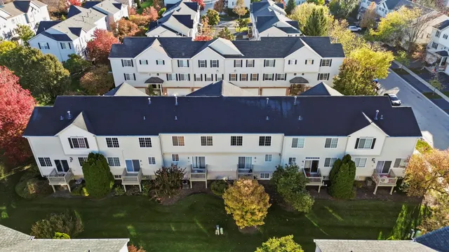 $275,000 | 409 Evergreen Circle, Unit 4, Gilberts, IL 60136