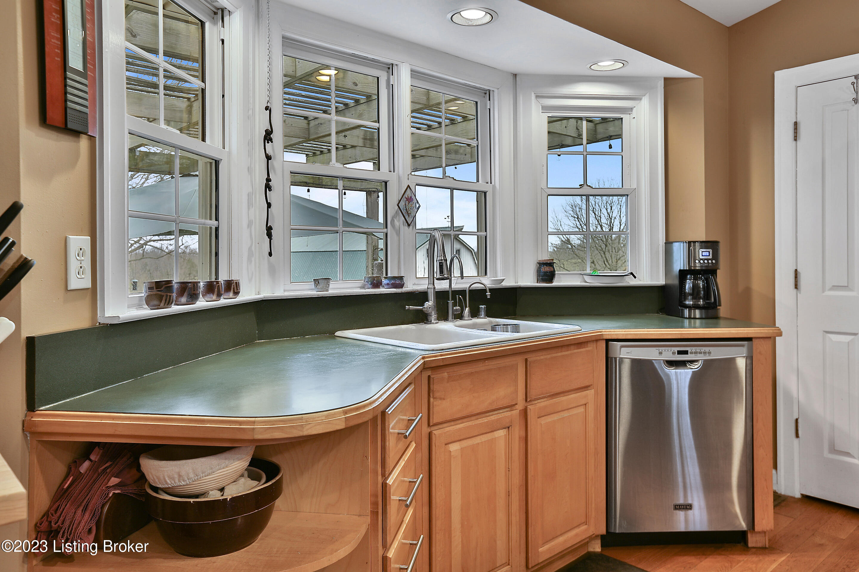 7651 Waddy Road Waddy, KY 40076 - Photo 12 of 82 CT6C4379