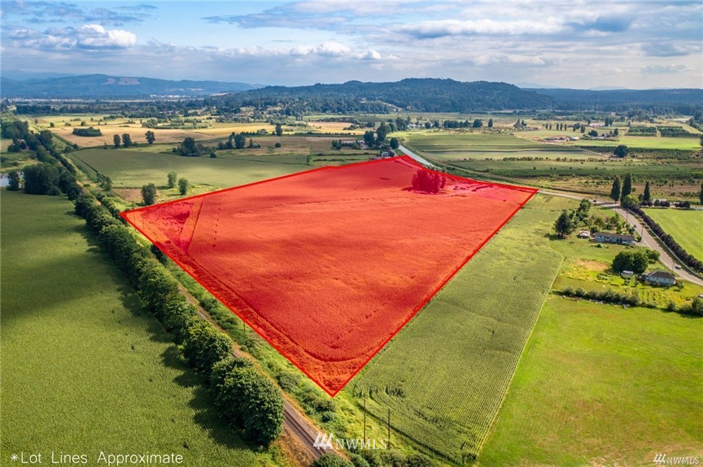 11201 Old Snohomish Monroe Road Snohomish, WA 98290 - Photo 3 of 11 a view of swimming pool with a lake view