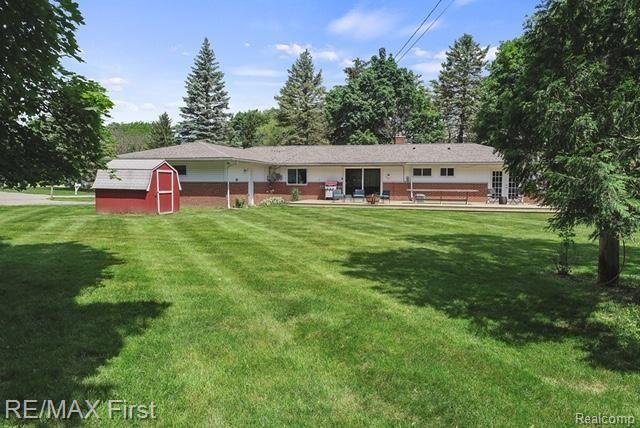 1881 Walton Blvd. Rochester, MI 48309 - Photo 27 of 39 walton drone 9.jpg