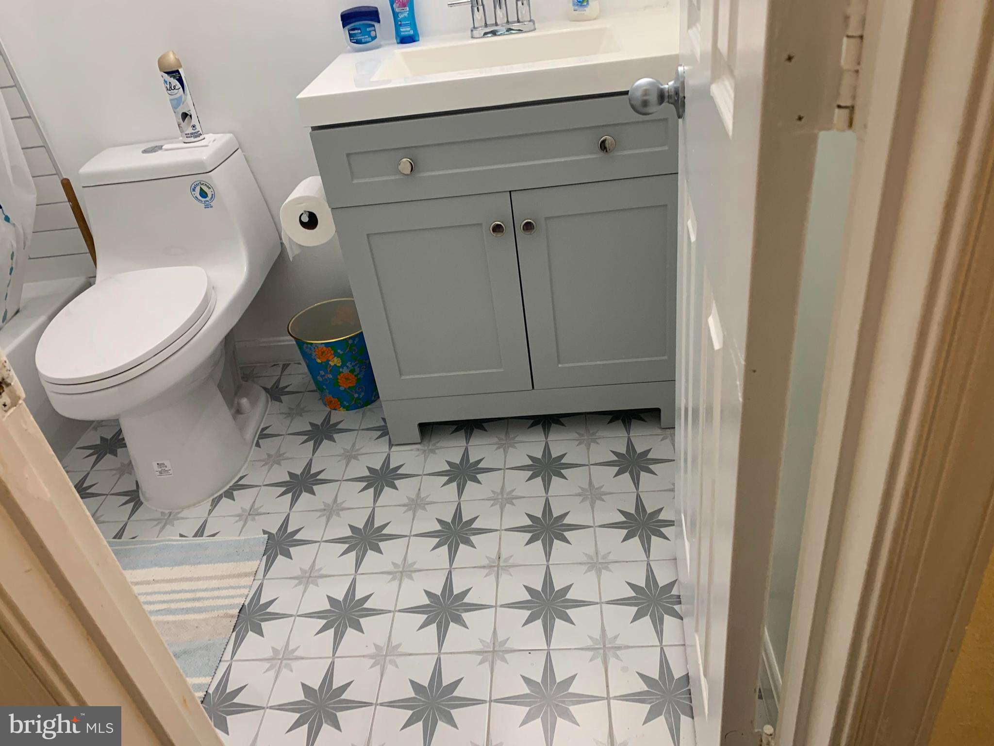 16 Wilcox Court Silver Spring, MD 20906 - Photo 29 of 74 2nd level full bath