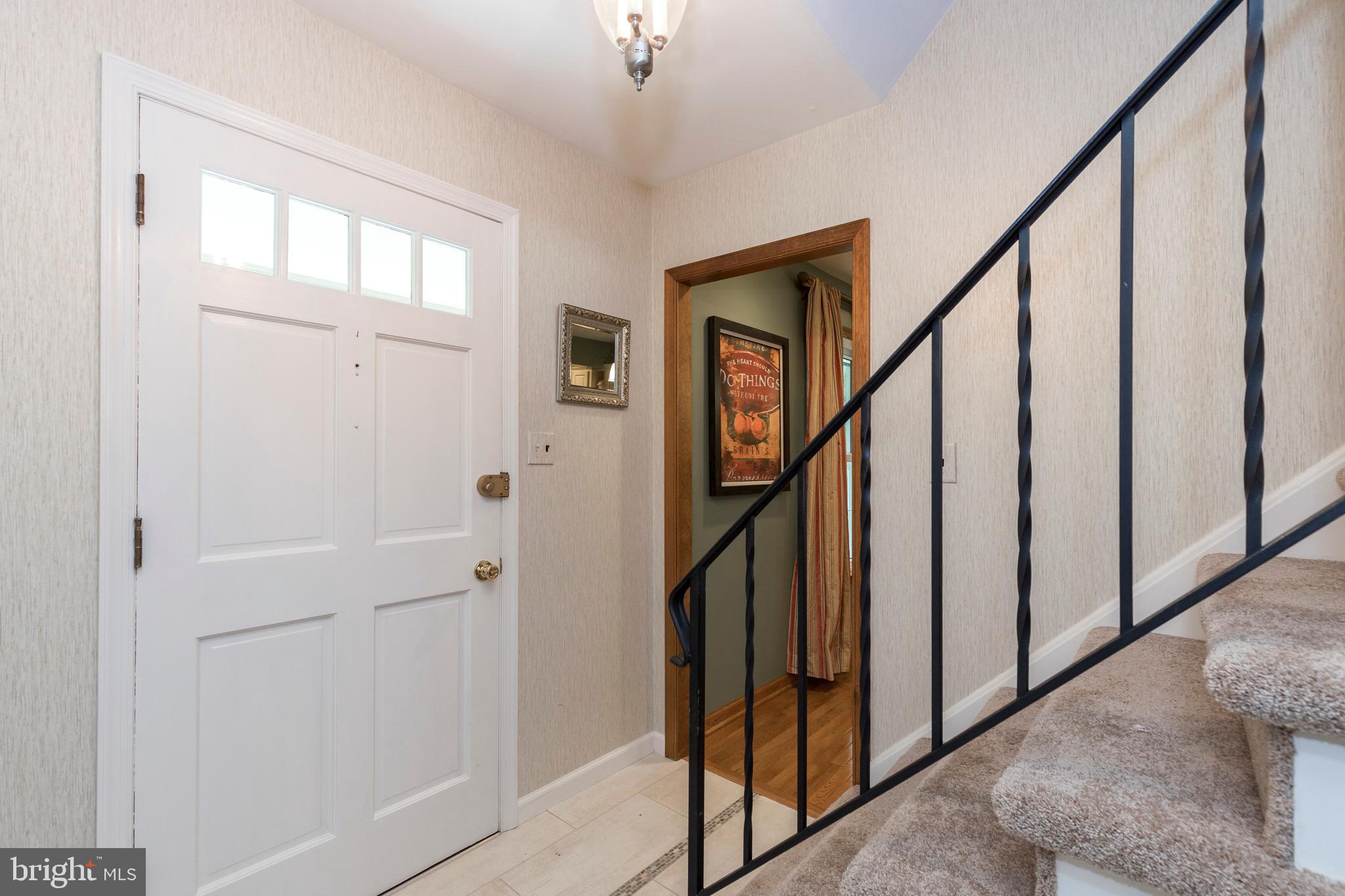1412 Manley Road West Chester, PA 19382 - Photo 3 of 32 Foyer