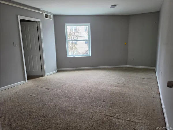 $2,600 | 13 Lake Street, Unit 205, Monroe, NY 10950