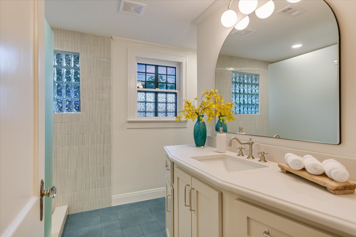 113 West 32nd Street Austin, TX 78705 - Photo 14 of 21