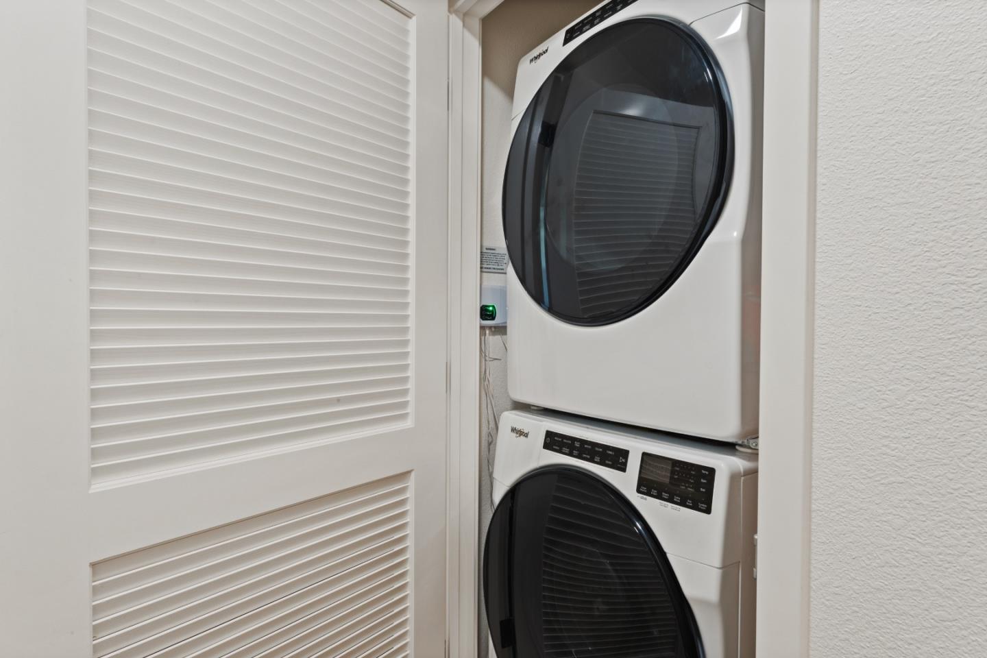 1853 Almaden Road, Unit 504 San Jose, CA 95125 - Photo 8 of 18 a utility room with dryer and washer