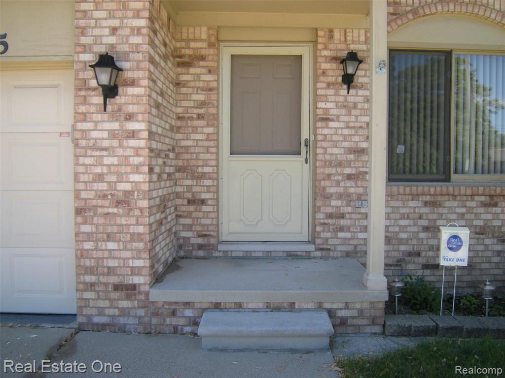 9415 Newburgh Road Livonia, MI 48150 - Photo 4 of 38