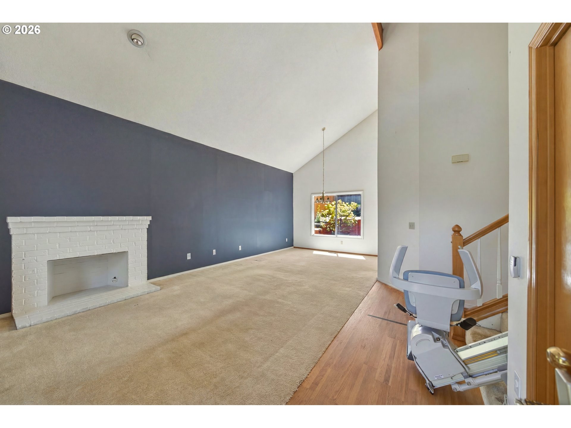 5002 Southwest Vacuna Street Portland, OR 97219 - Photo 2 of 20