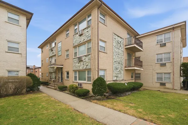 $1,595 | 7709 West Marwood Avenue, Unit 1N, Elmwood Park, IL 60707