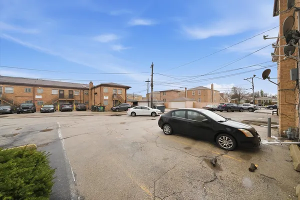 $1,595 | 7709 West Marwood Avenue, Unit 1N, Elmwood Park, IL 60707