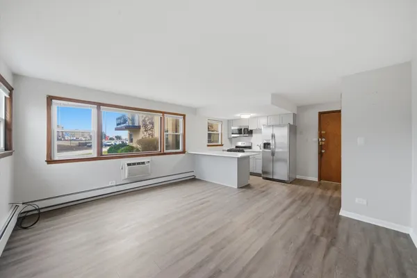 $1,595 | 7709 West Marwood Avenue, Unit 1N, Elmwood Park, IL 60707
