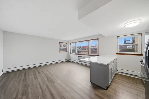 $1,595 | 7709 West Marwood Avenue, Unit 1N, Elmwood Park, IL 60707