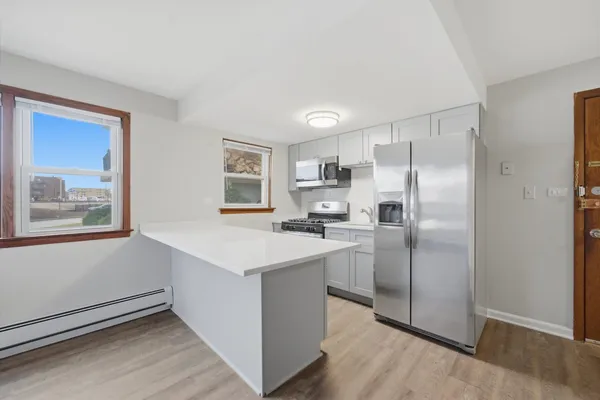 $1,595 | 7709 West Marwood Avenue, Unit 1N, Elmwood Park, IL 60707