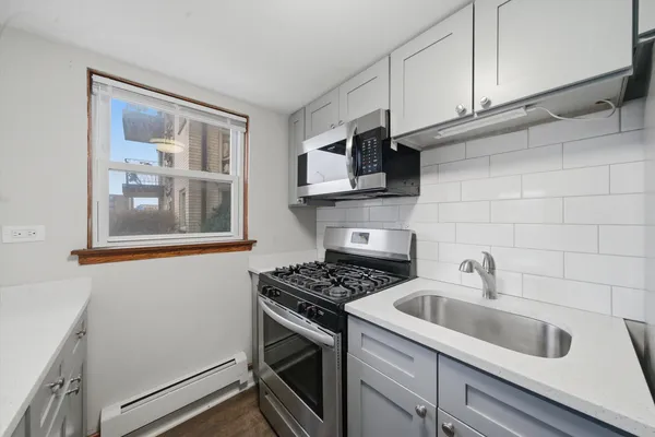 $1,595 | 7709 West Marwood Avenue, Unit 1N, Elmwood Park, IL 60707