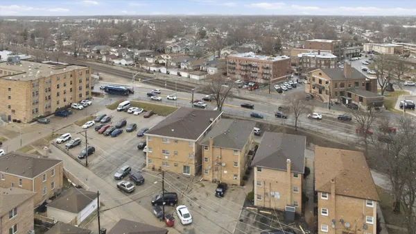 $1,595 | 7709 West Marwood Avenue, Unit 1N, Elmwood Park, IL 60707
