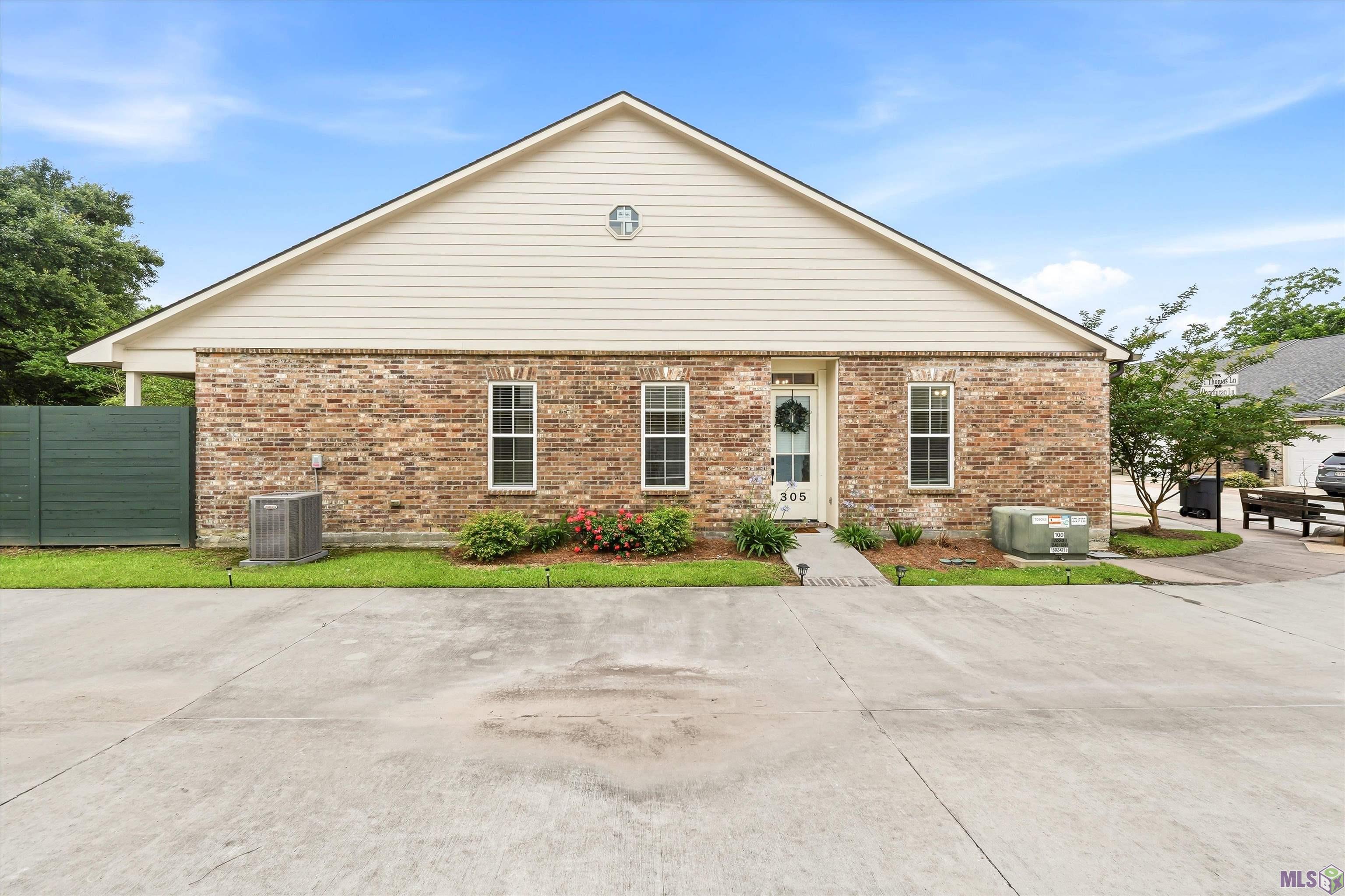 305 St Thomas Lane Baton Rouge, LA 70806 - Photo 1 of 17