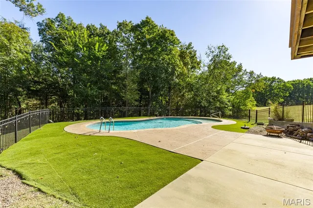 $735,900 | 412 Big River Circle, Bonne Terre, MO 63628