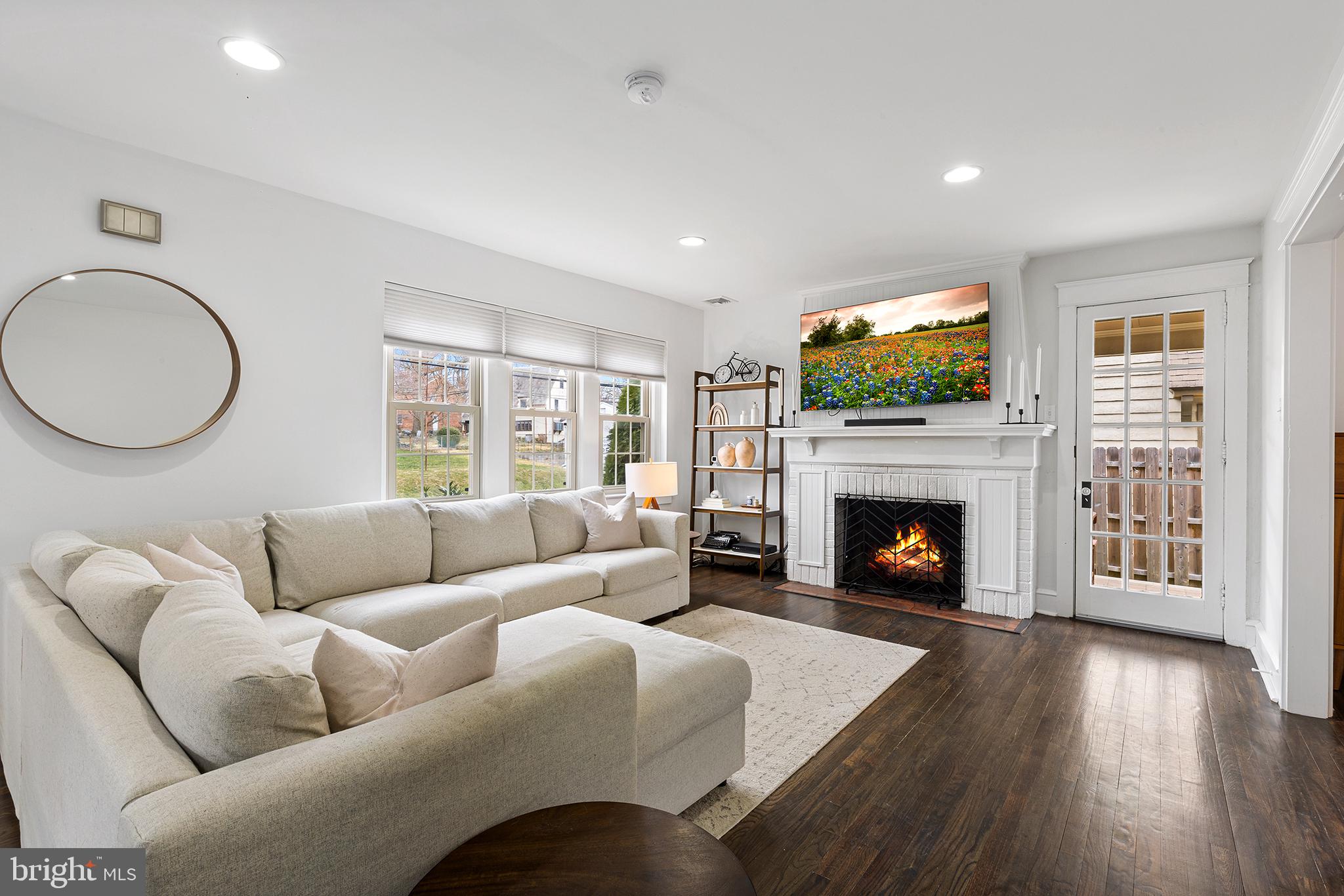 139 Powell Road Springfield, PA 19064 - Photo 3 of 26