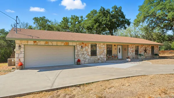 $325,000 | 10040 Us Highway 90a, Gonzales, TX 78629