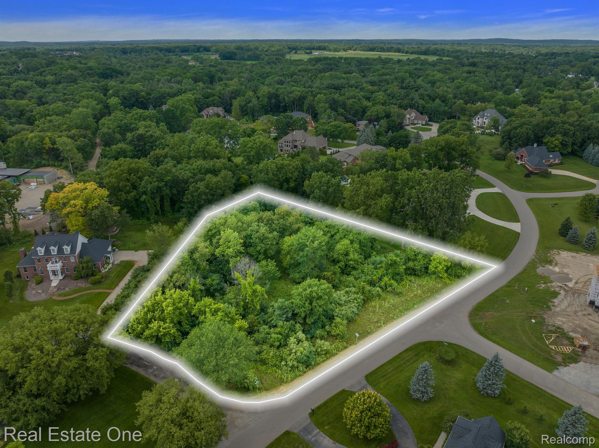 Falling Tree Ct Falling Tree Court Rochester, MI 48306 - Photo 1 of 7 Gallery Image 1