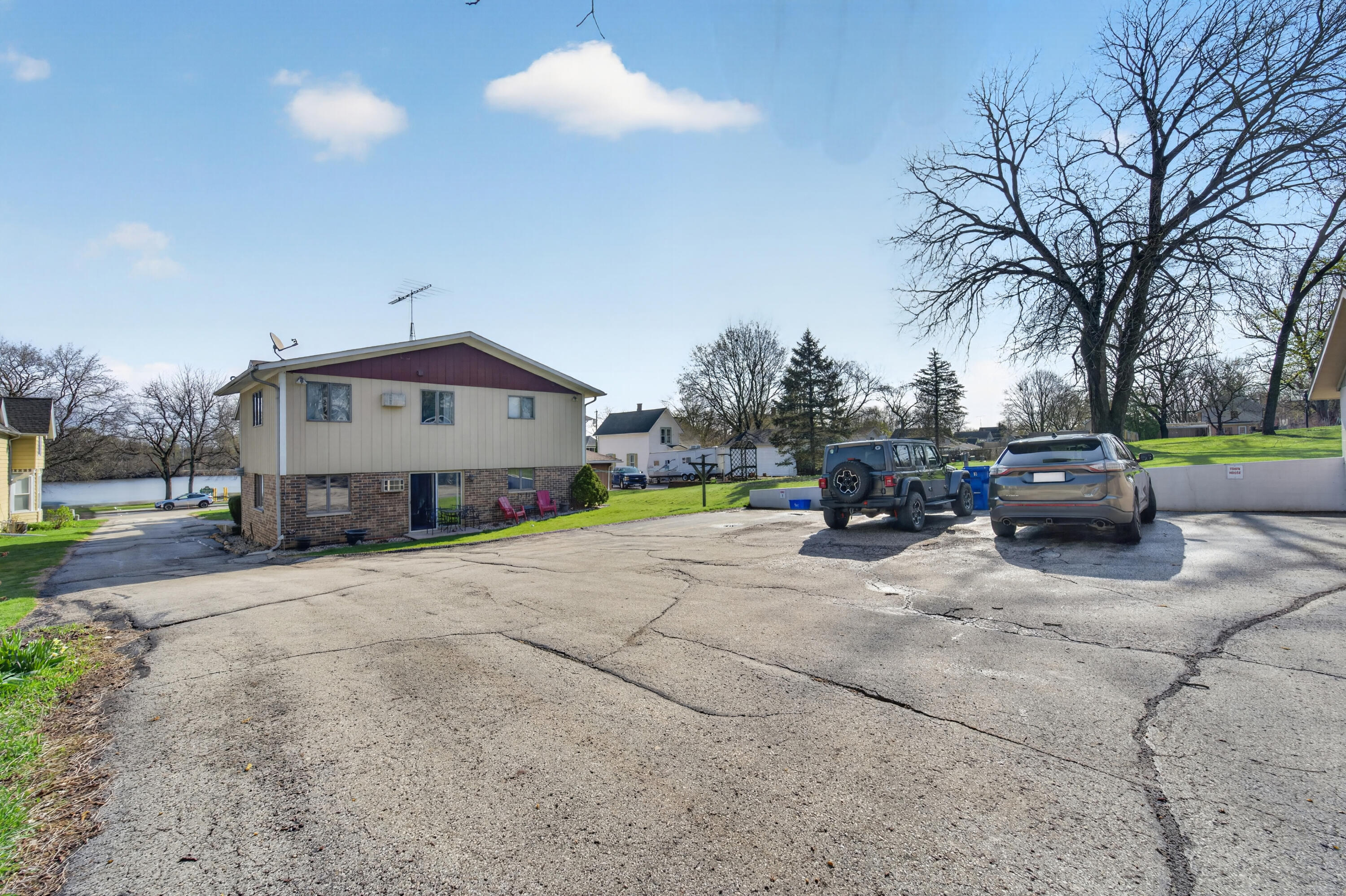 445 West Chestnut Street Burlington, WI 53105 - Photo 19 of 30 off street parking