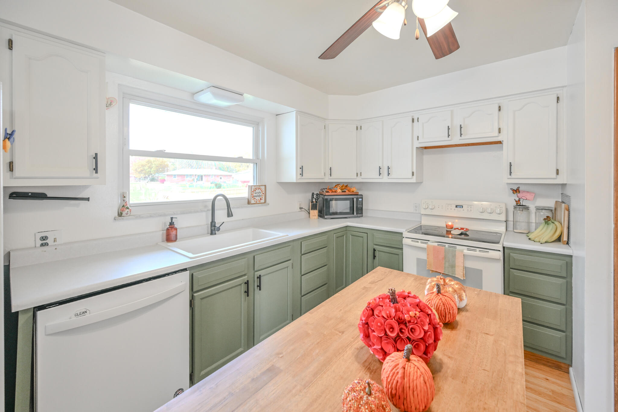 557 Vale Road Springfield, OH 45504 - Photo 17 of 54 Kitchen
