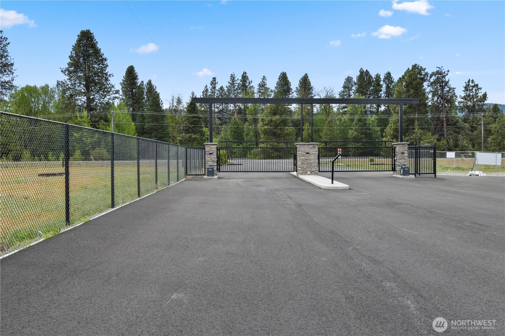 4081 Highway 970, Unit D7 Cle Elum, WA 98922 - Photo 21 of 27 a view of a park with swings