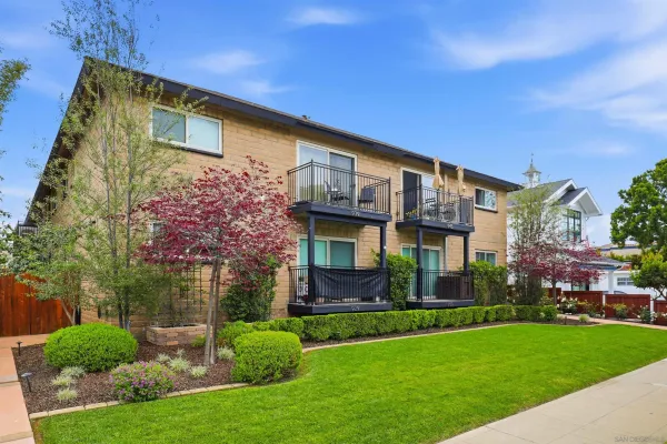 a picture of a room with a floor plan