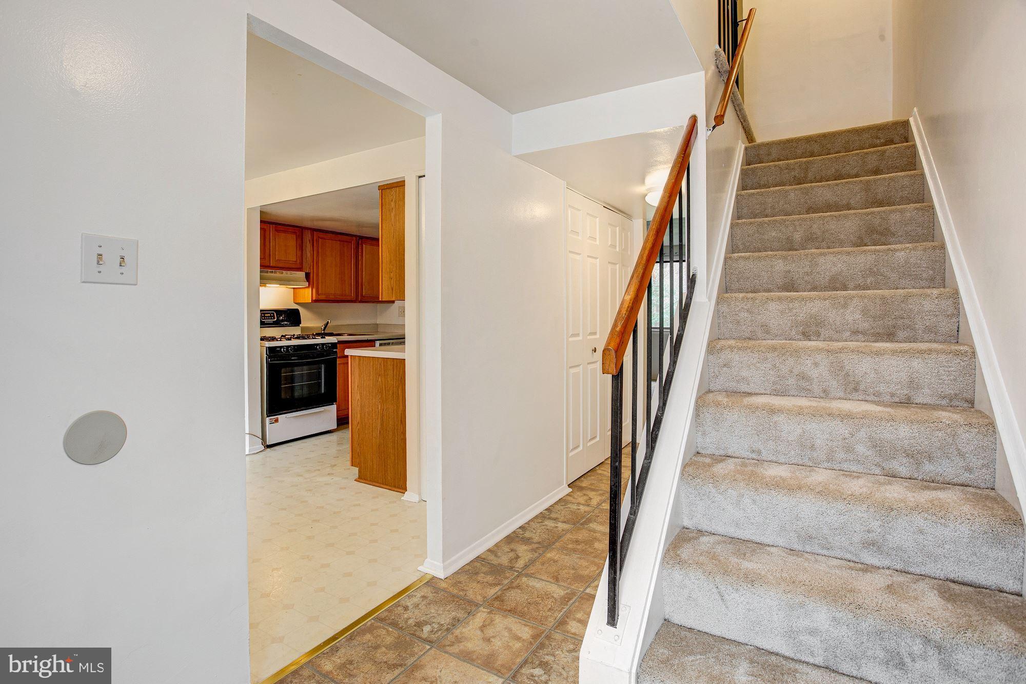 8908 Footed Ridge Columbia, MD 21045 - Photo 3 of 30 Foyer