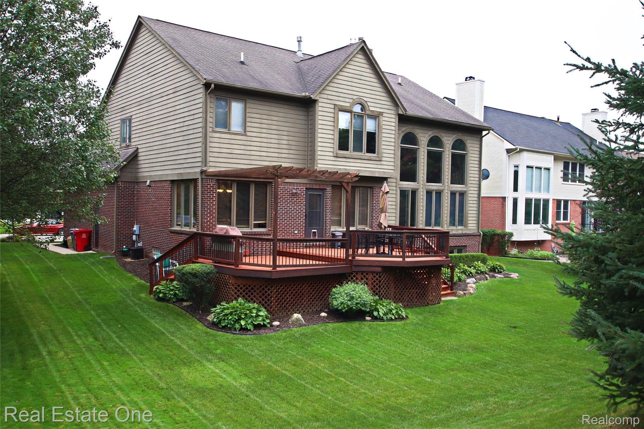 1272 Welland Drive Rochester, MI 48306 - Photo 50 of 53 Beautifully maintained landscape all around