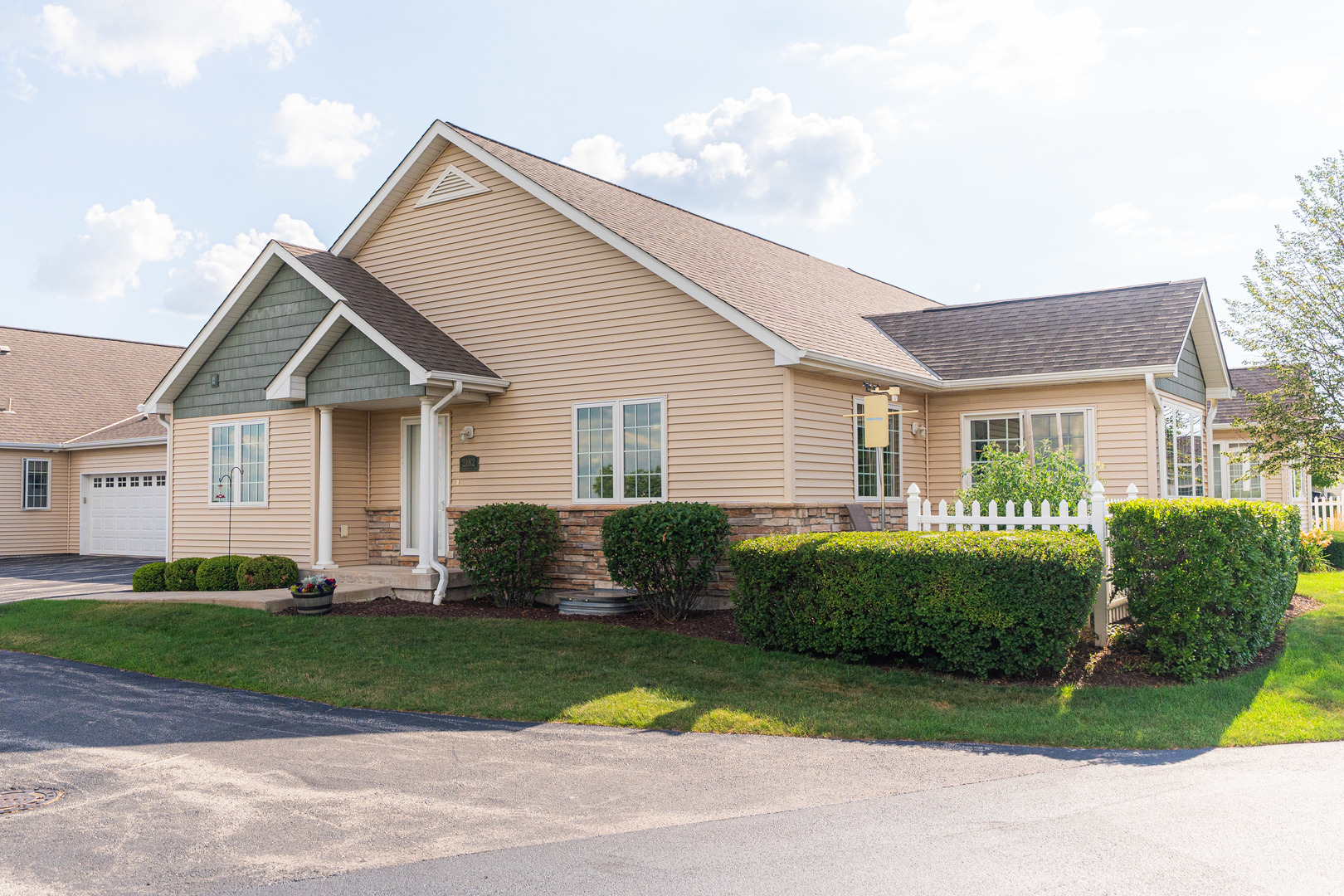 2182 Waterbury Lane East, Unit 2182 Sycamore, IL 60178 - Photo 3 of 45