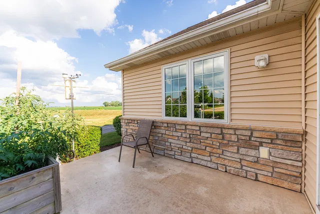 $374,700 | 2182 Waterbury Lane East, Unit 2182, Sycamore, IL 60178