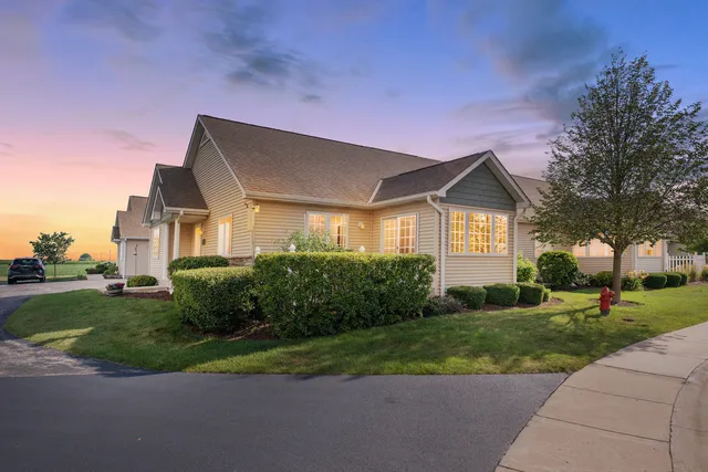 $374,700 | 2182 Waterbury Lane East, Unit 2182, Sycamore, IL 60178