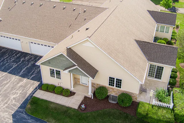 $374,700 | 2182 Waterbury Lane East, Unit 2182, Sycamore, IL 60178