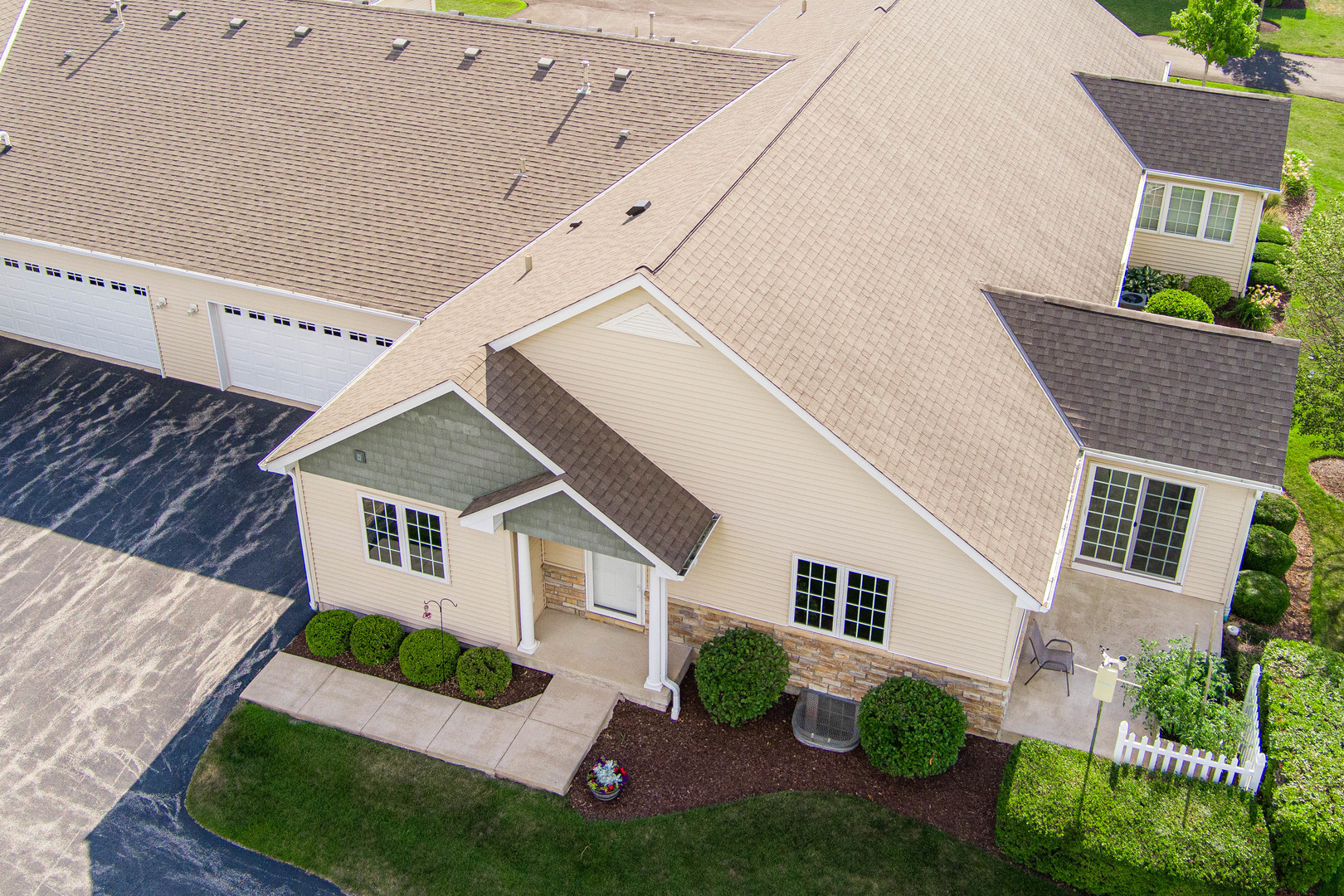 2182 Waterbury Lane East, Unit 2182 Sycamore, IL 60178 - Photo 4 of 45