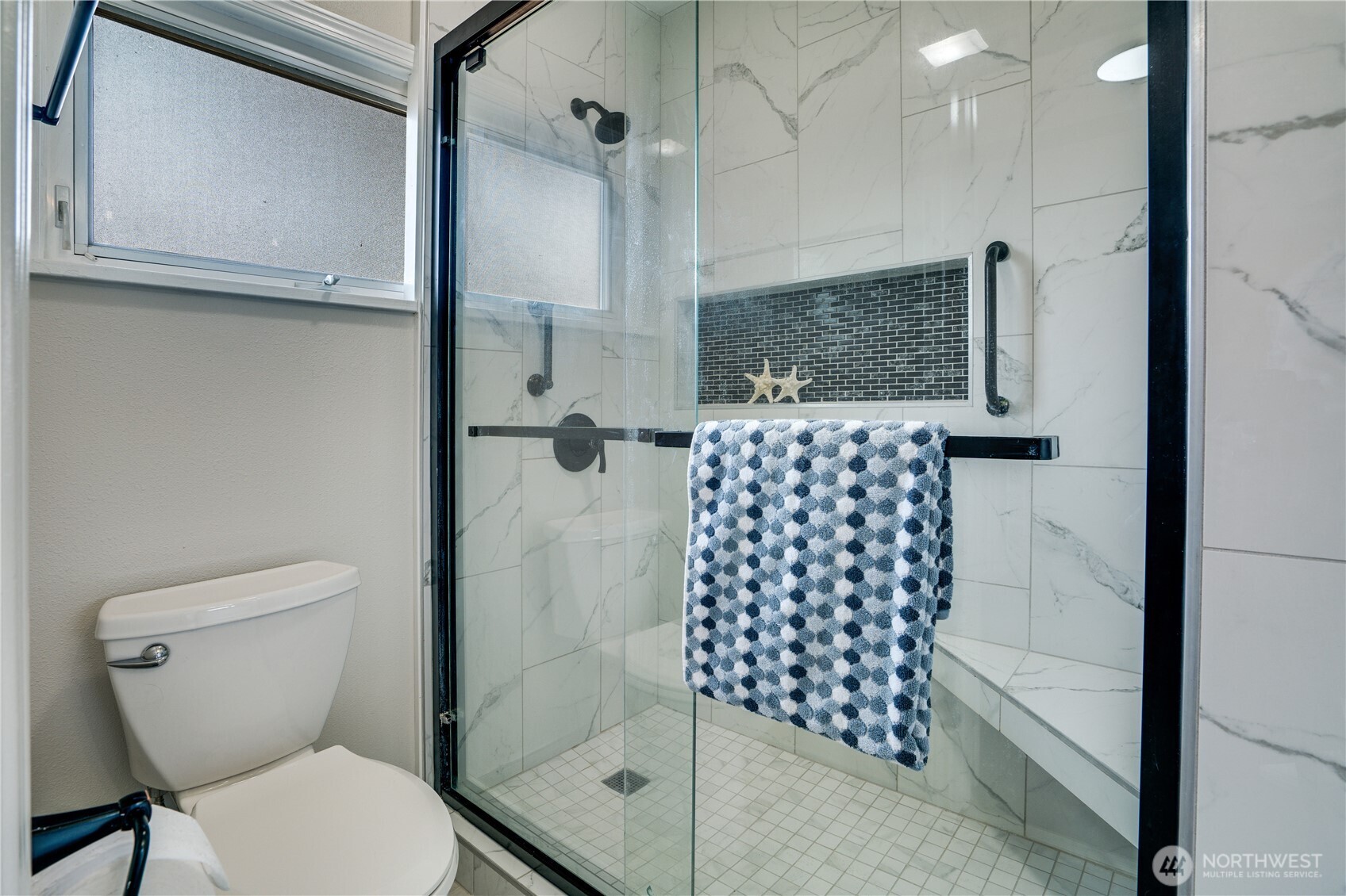 911 Hunt Avenue Sumner, WA 98390 - Photo 11 of 29 a bathroom with a toilet and shower