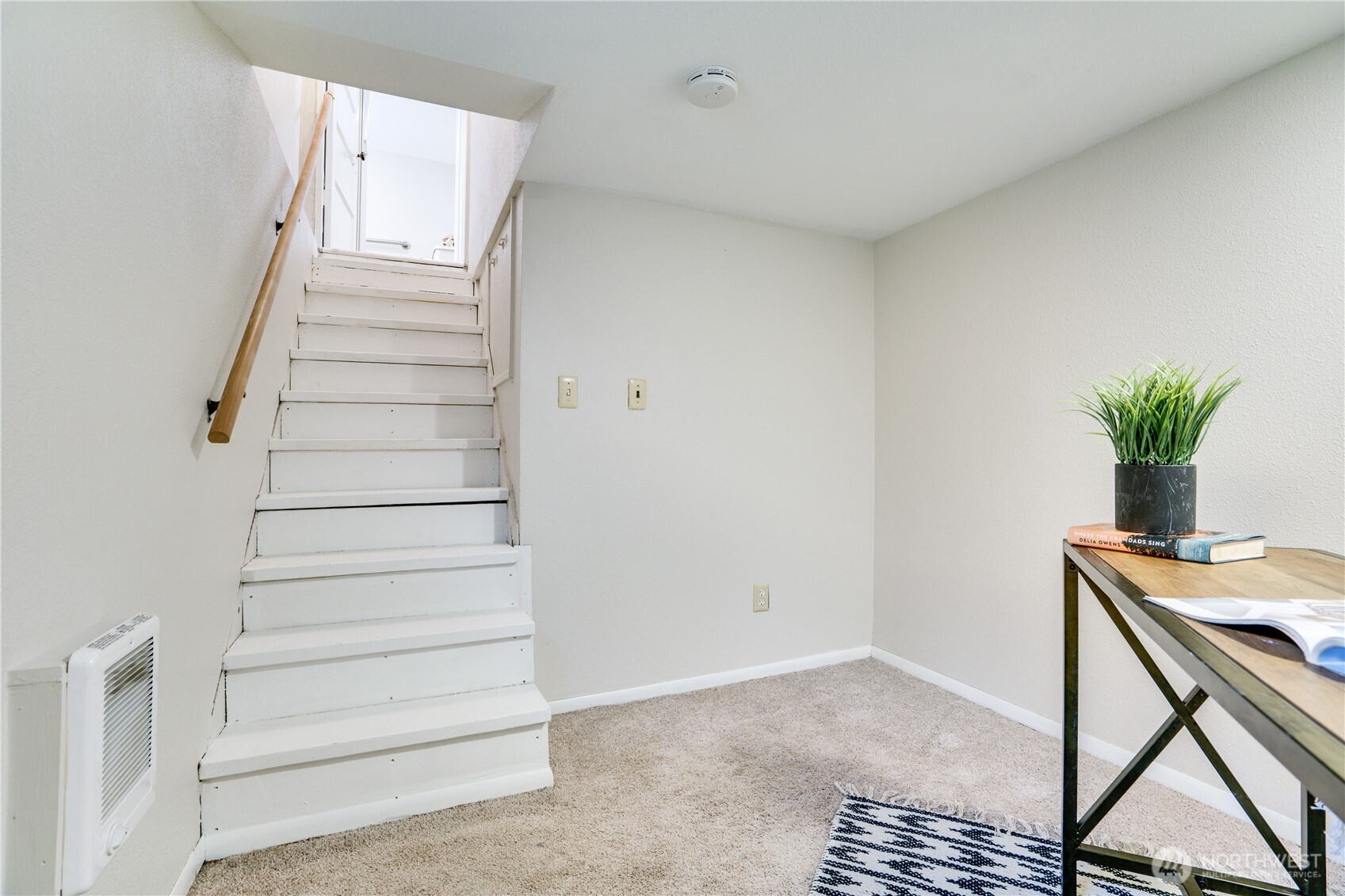 911 Hunt Avenue Sumner, WA 98390 - Photo 18 of 29 a view of entryway and hall