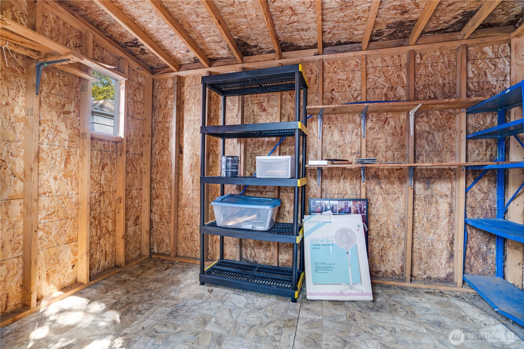 911 Hunt Avenue Sumner, WA 98390 - Photo 23 of 29 a view of front door