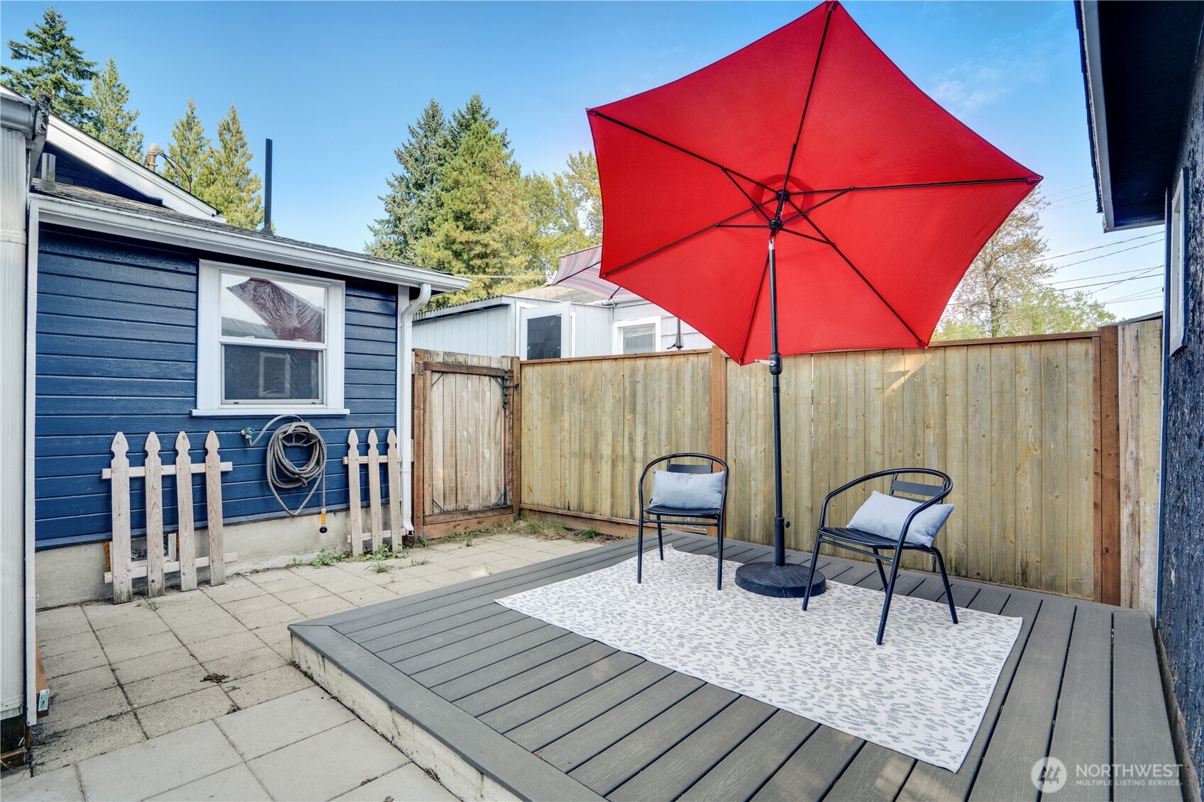 911 Hunt Avenue Sumner, WA 98390 - Photo 24 of 29 a backyard of a house with seating space