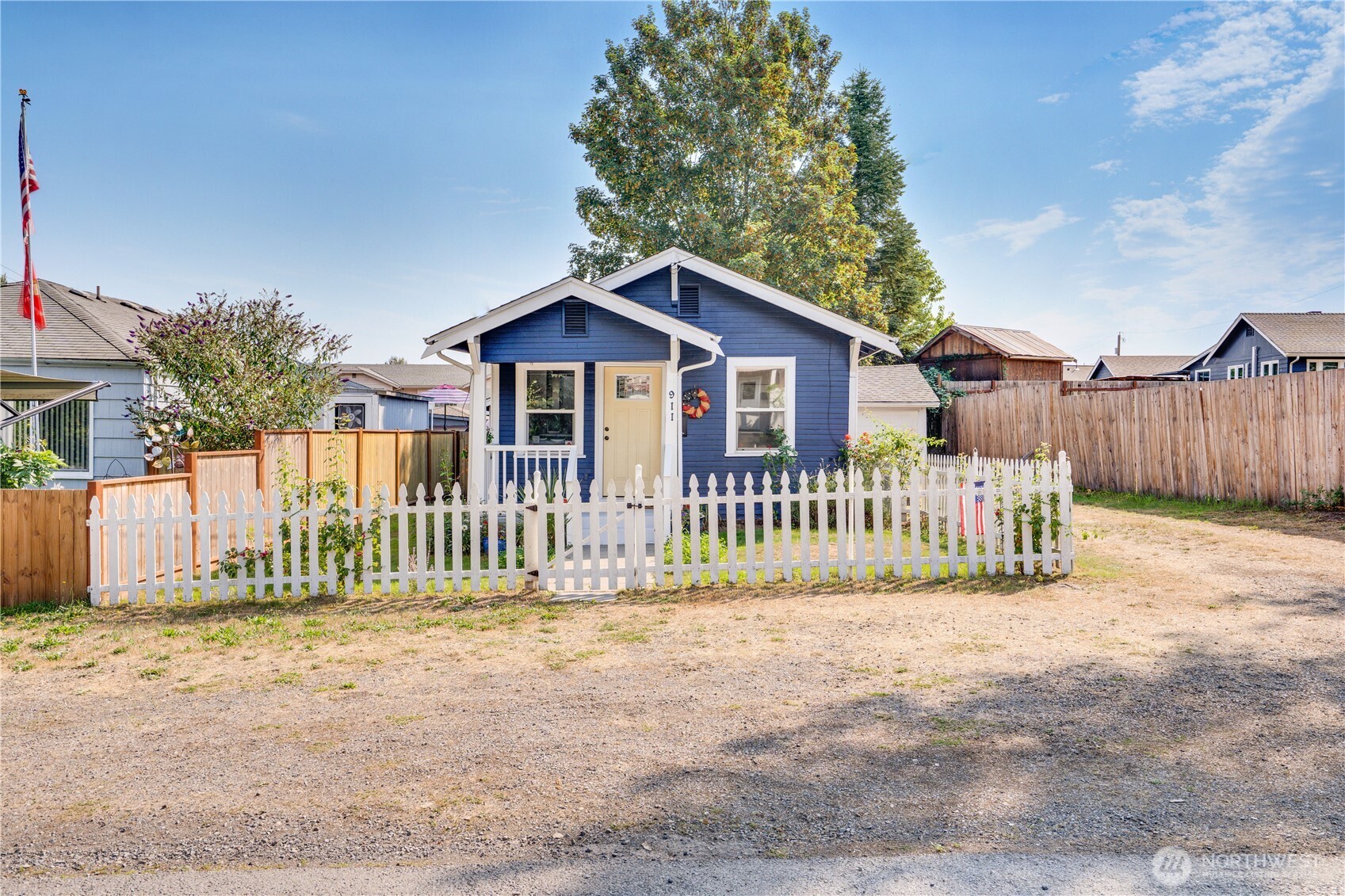 911 Hunt Avenue Sumner, WA 98390 - Photo 29 of 29 a view of a house with a fence