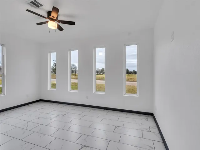 $449,900 | 145 Birdie Drive, Hempstead, TX 77445