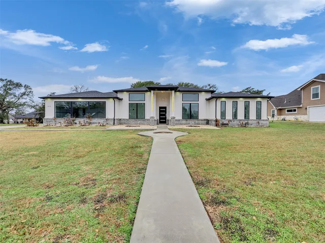 $449,900 | 145 Birdie Drive, Hempstead, TX 77445