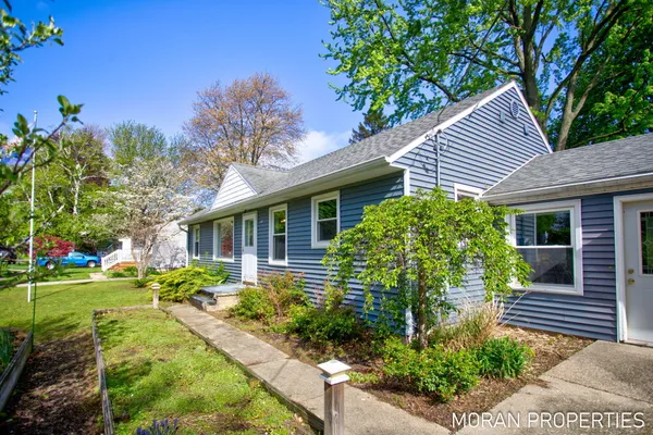 $325,000 | 147 Brownell Street Southeast, Grand Rapids, MI 49548