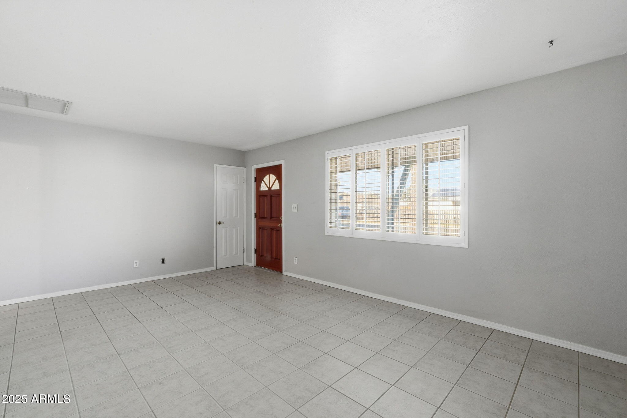 1208 North Palm Ln Circle Coolidge, AZ 85128 - Photo 10 of 33 an empty room with windows