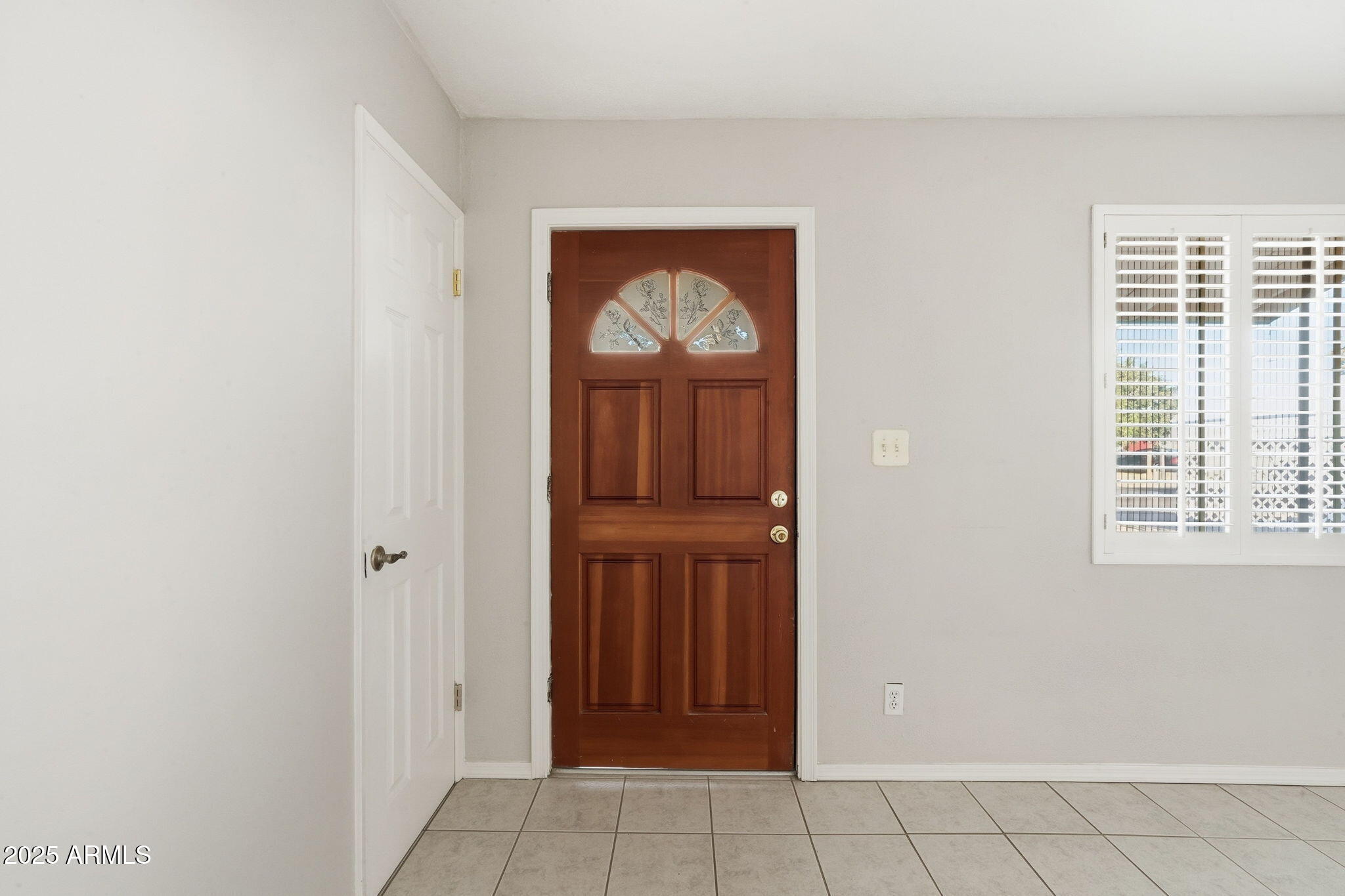 1208 North Palm Ln Circle Coolidge, AZ 85128 - Photo 6 of 33 a door with a window