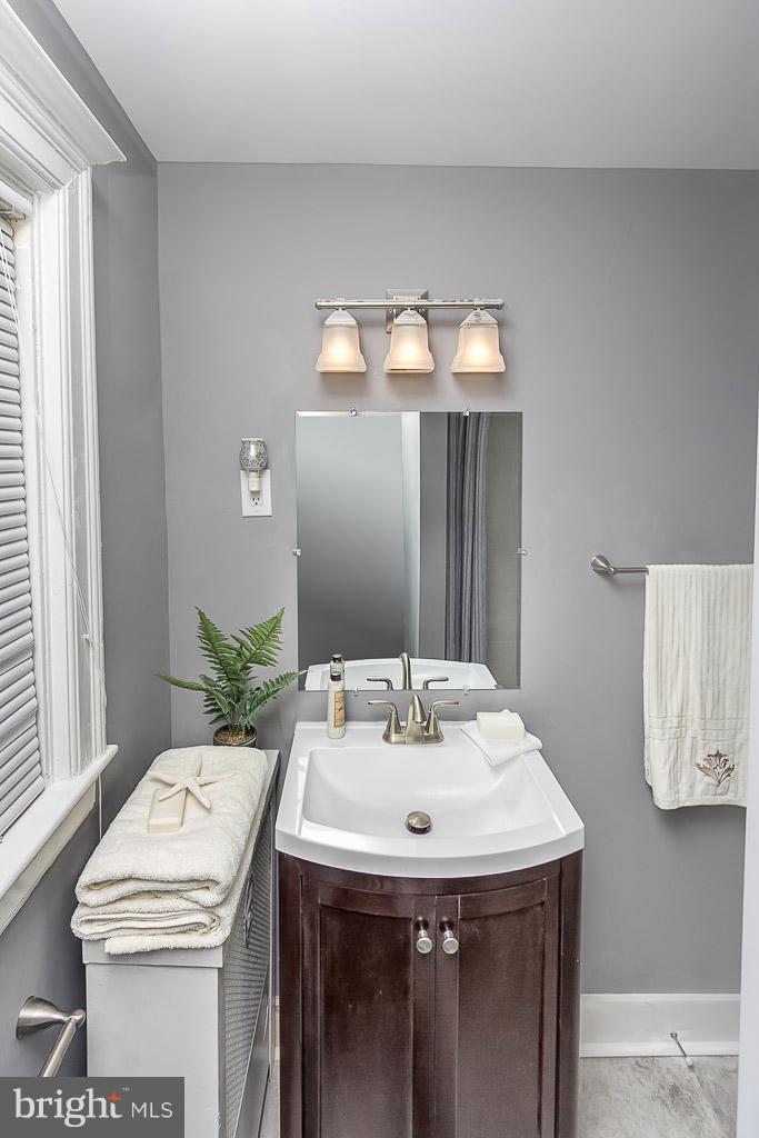3803 Juniper Road Baltimore, MD 21218 - Photo 24 of 30 Bath