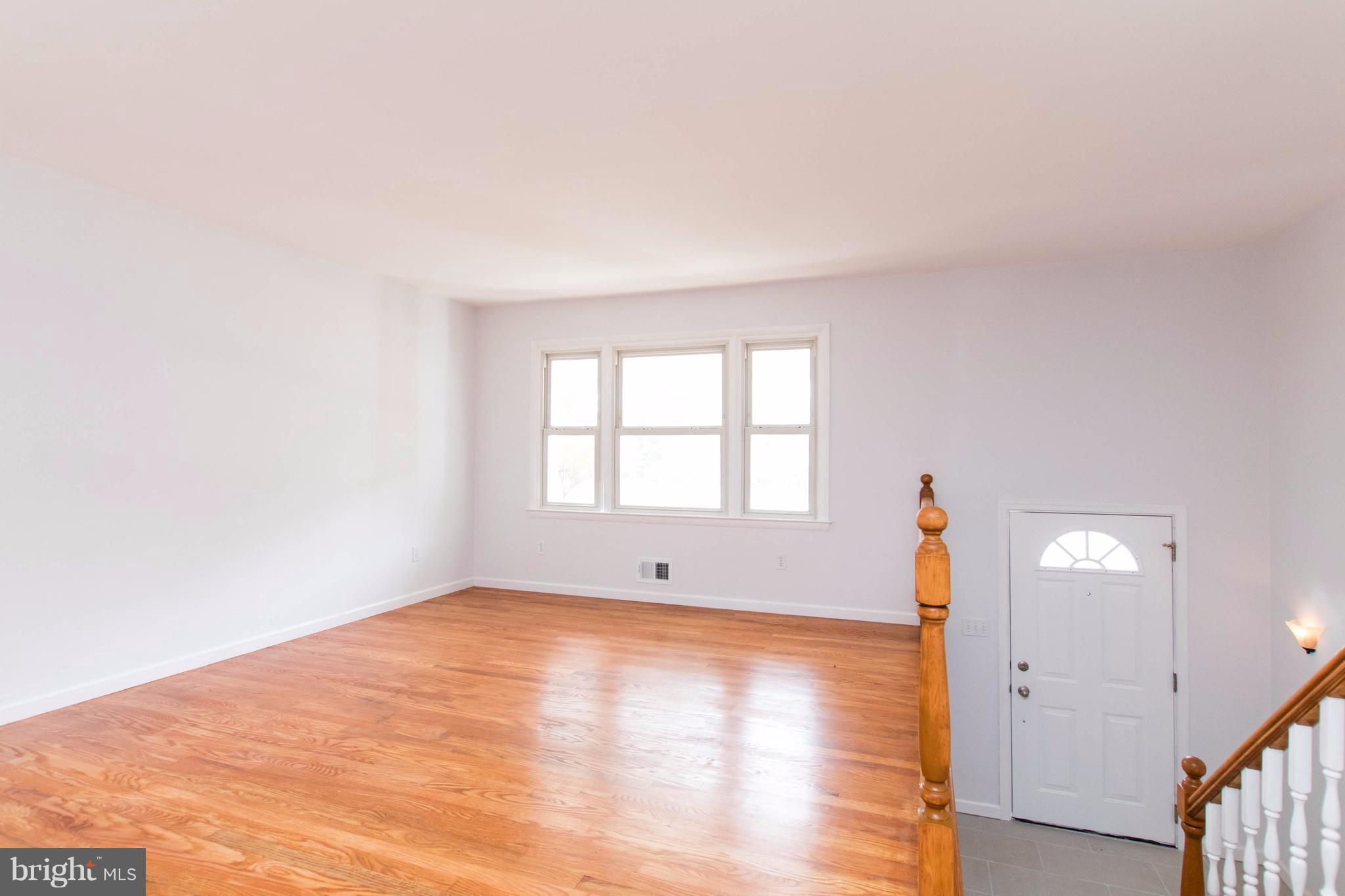 2402 Windsor Road Baltimore, MD 21234 - Photo 10 of 30 Living Room