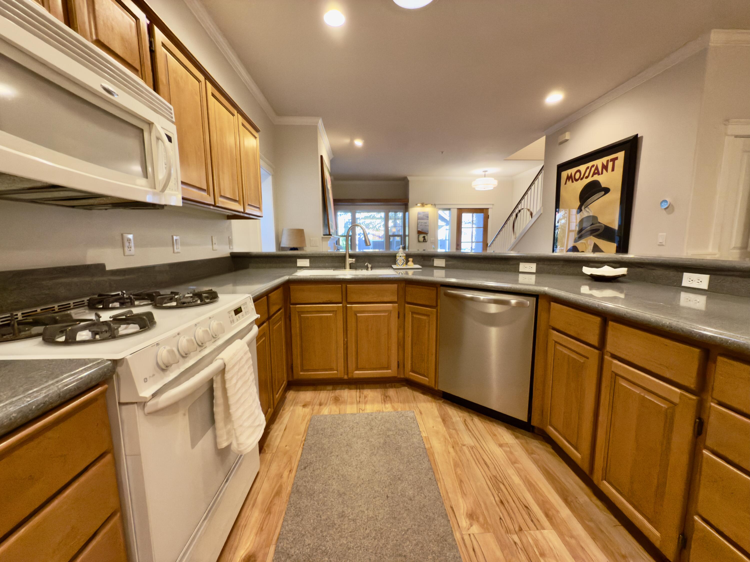 455 Holly Street Ashland, OR 97520 - Photo 11 of 33 Spacious Kitchen