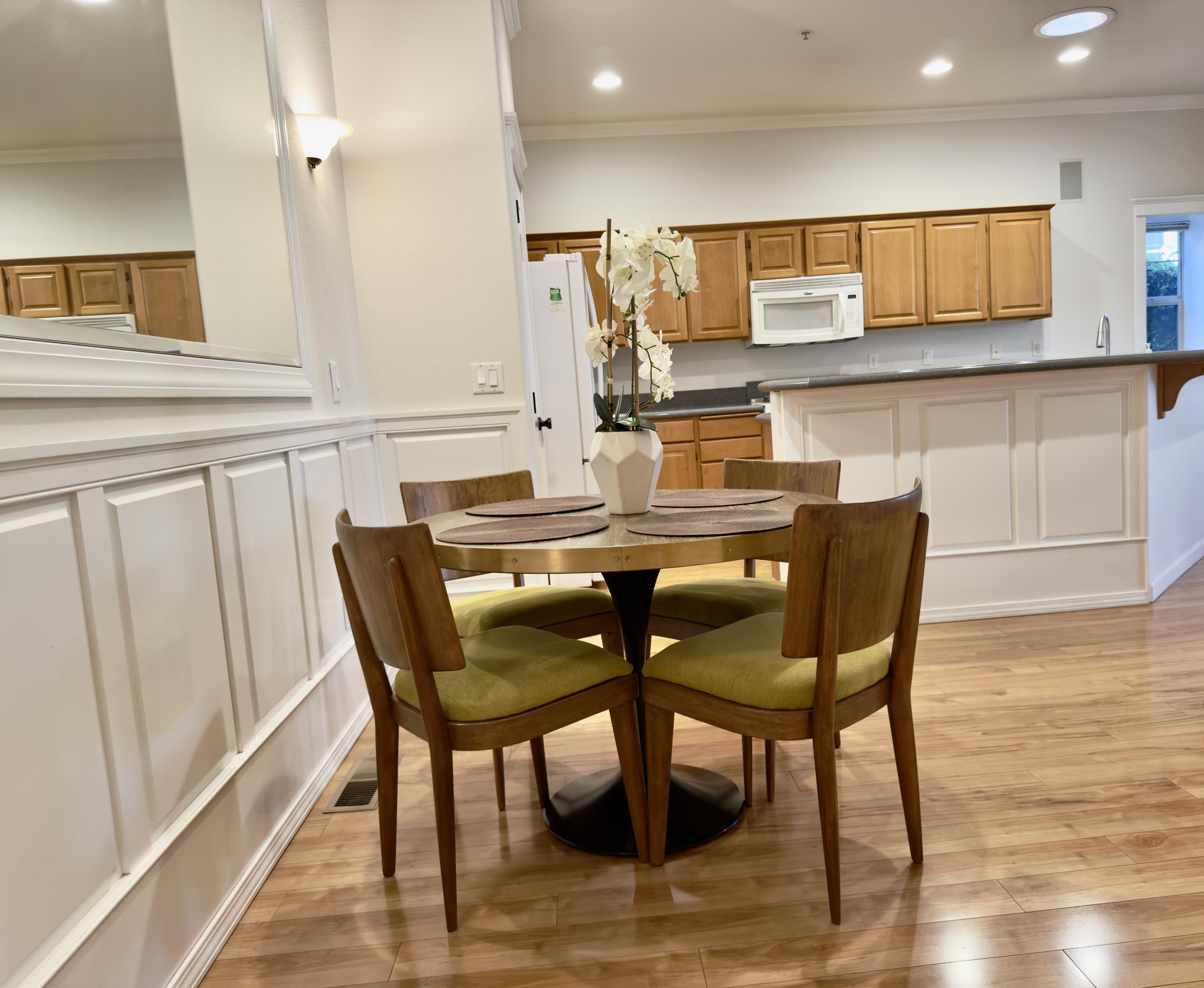 455 Holly Street Ashland, OR 97520 - Photo 13 of 33 Dining